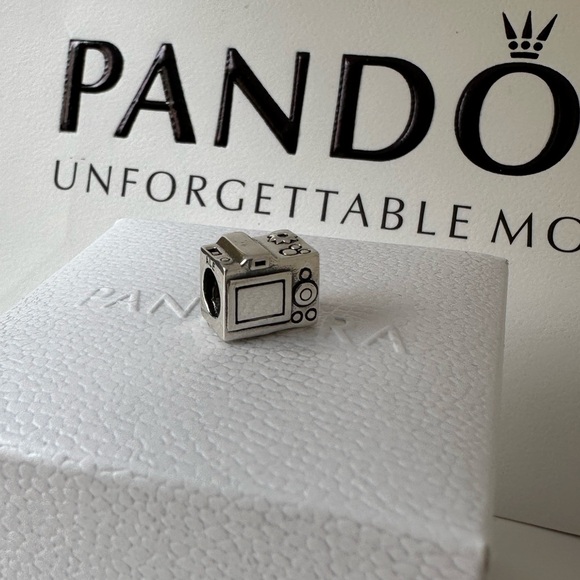 AUTHENTIC PANDORA CAMERA PHOTOGRAPHY SILVER 925 ALE CHARM + BOX # 176 - Picture 4 of 6
